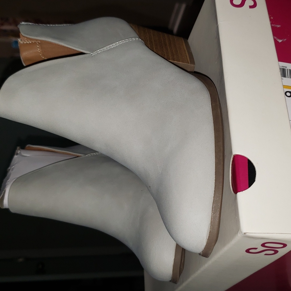 NWT SO Barb NEW Women's Ankle Boots
